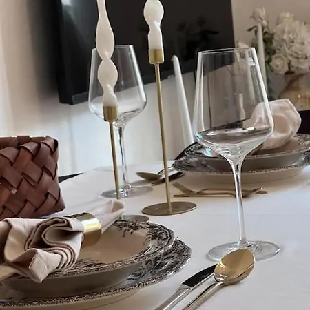 Urban Cozy Newly Renovated شقة سبليت