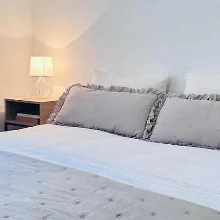 Urban Cozy Newly Renovated شقة