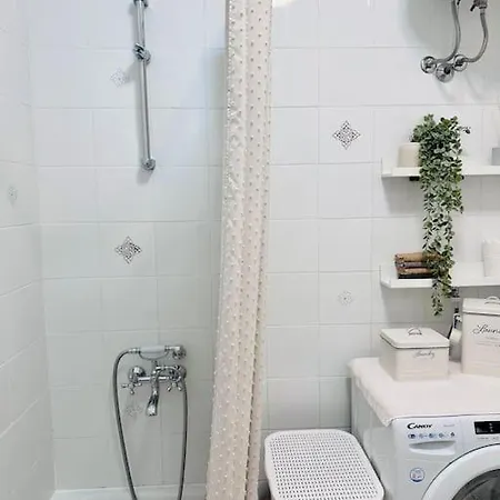 Urban Cozy Newly Renovated سبليت