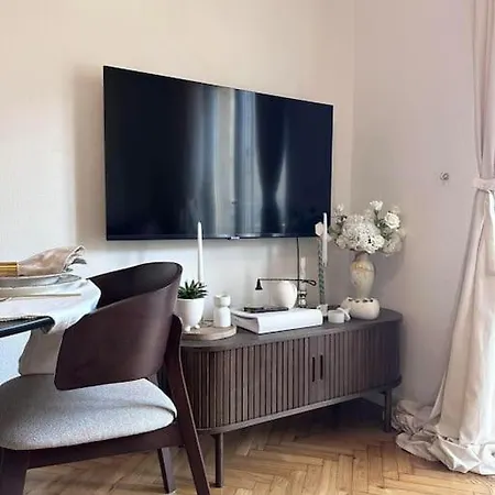 Urban Cozy Newly Renovated * سبليت