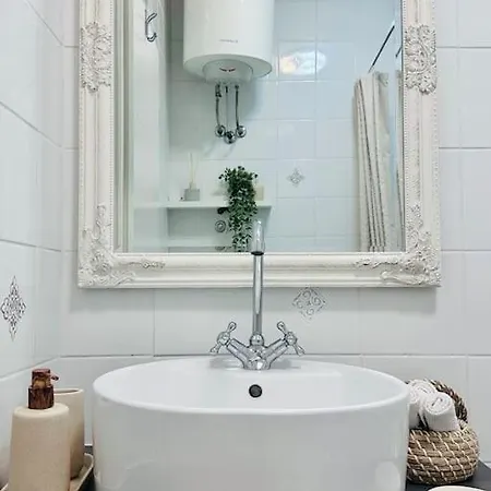 Urban Cozy Newly Renovated شقة سبليت